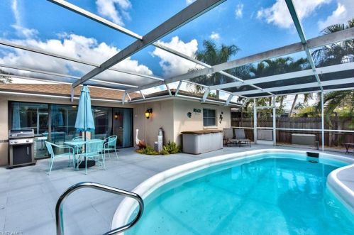 560 109th Ave, Naples, FL 34108-1808