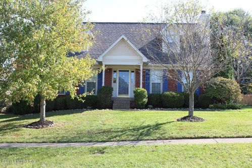 9500 Farmstead Ln, Louisville, KY 40291-4800