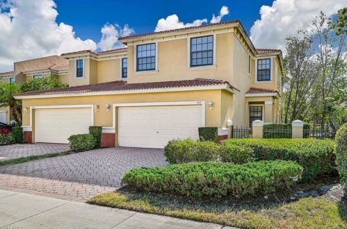 7491 Bristol Cir, Naples, FL 34120-0695