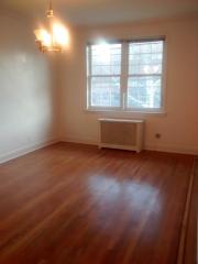 5202 Roosevelt Ave, Flushing NY  11377-4232 exterior