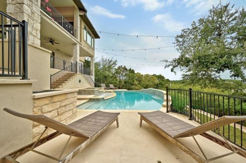 2004 Canonero Dr, Austin TX 78746-2125 exterior