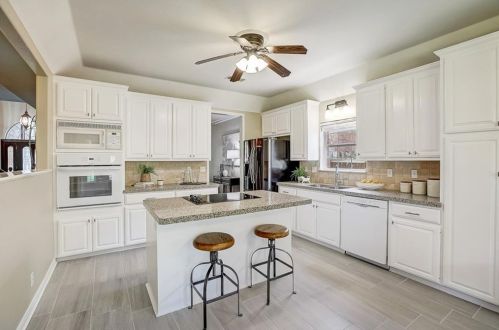 13243 Briar Holw Dr, Austin TX 78729-2855 exterior