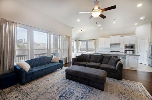 676 Catalina Ln, Austin TX 78737-4715 exterior