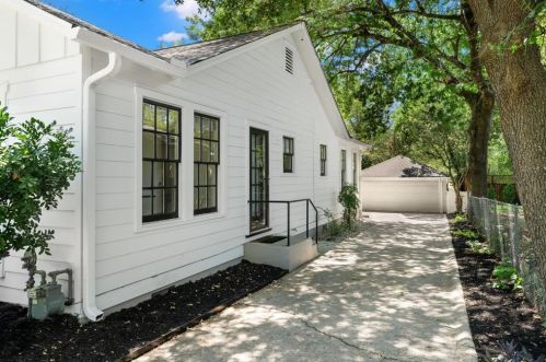 1703 31 St, Austin TX 78705-2148 exterior