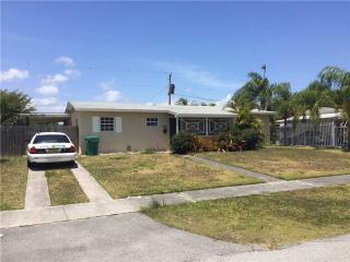 9881 Jamaica Dr, Miami FL  33189-1750 exterior