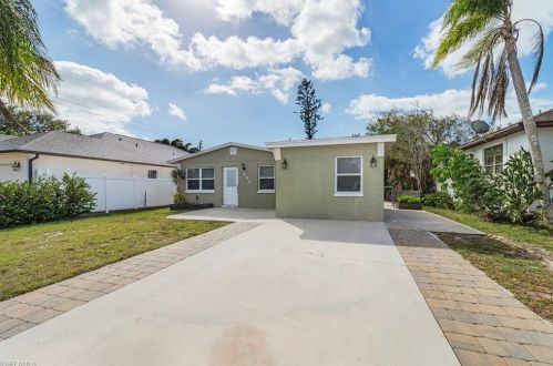 794 107th Ave, Naples, FL 34108-1859