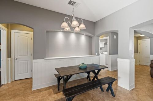 7000 Bay City Bnd, Austin TX 78725-2938 exterior