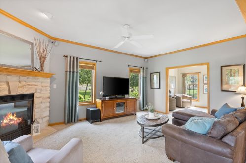 108 Long Mdw Dr, Chenequa WI 53029-2904 exterior