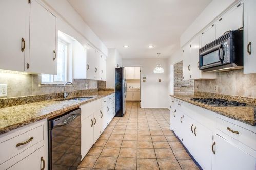 10512 Creekmere Dr, Dallas TX 75218-2341 exterior