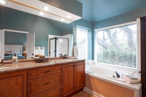 6404 Clairmont Dr, Austin TX 78749-3438 exterior