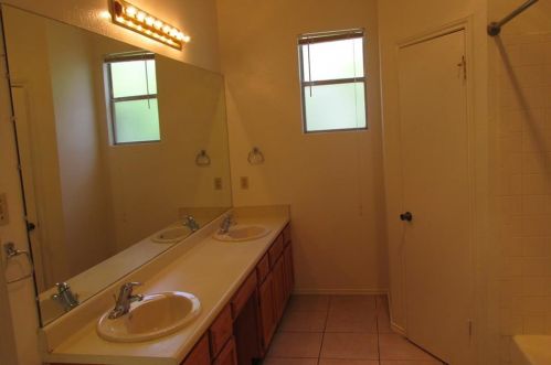 9505 Doliver Dr, Austin TX exterior