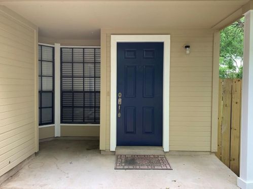 8402 Cockney Dr, Austin TX  78748-6507 exterior