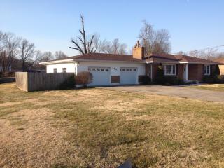 4902 Paramount Dr, Louisville, KY 40258-1328