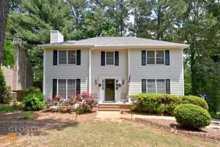 855 Branford Ln, Lilburn, GA 30047-2610