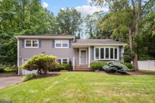 30 Briar Cir, Green Brook, NJ 08812-2624