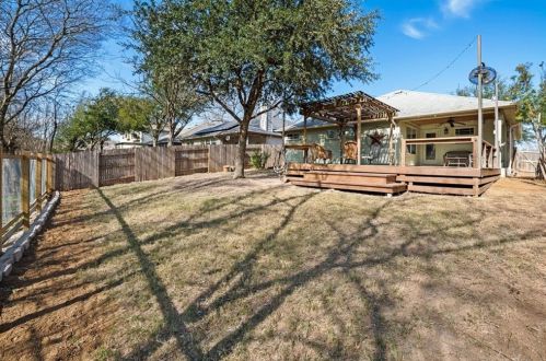 7000 Bay City Bnd, Austin TX 78725-2938 exterior