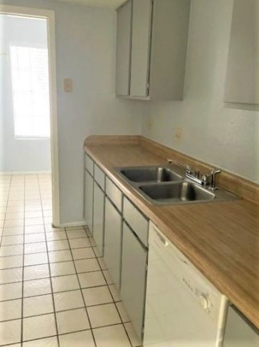 7725 Croftwood Dr, Austin TX  78749-3253 exterior