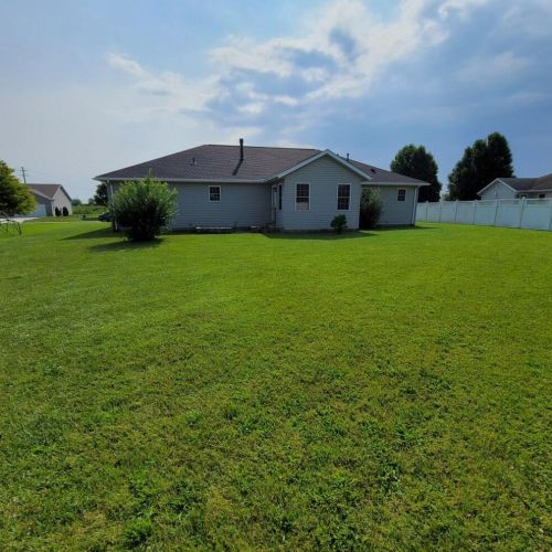 1305 Lotz Dr, Washington Ch, OH 43160-2488