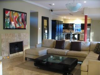 6810 Winding Rose Trl, Dallas TX  75252-5873 exterior