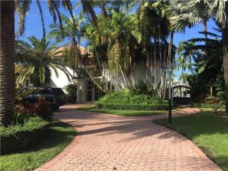 201 Knollwood Dr, Miami FL  33149-2729 exterior