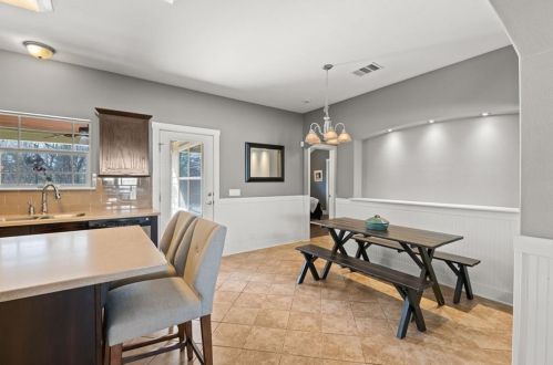 7000 Bay City Bnd, Austin TX 78725-2938 exterior