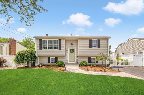 25 Gateway Ct, Warwick, RI 02889-1509