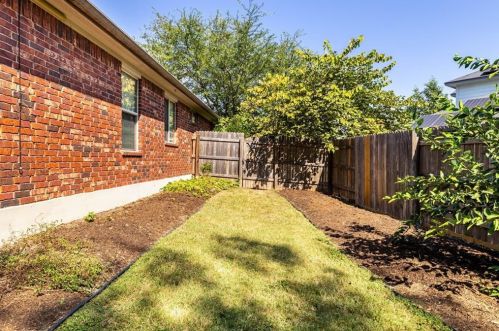 6928 Bay City Bnd, Austin TX 78725-2938 exterior