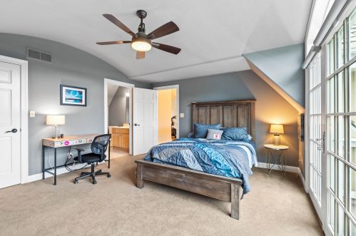 1704 Cedar Bnd, Chenequa WI 53029-8665 exterior