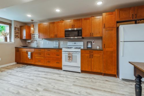 1385 Hillside Rd, Slinger WI 53086 exterior