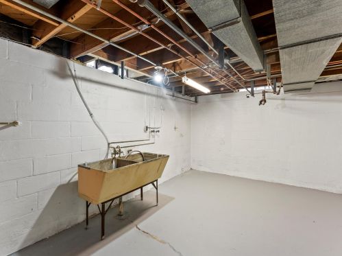 1216 Cherry Rd, Manitowoc WI 54220-1918 exterior