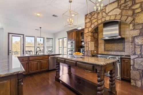 400 Dawn River Cv, Austin TX 78732-1986 exterior