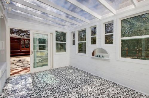 1403 Crestwood Rd, Austin TX 78722-1114 exterior