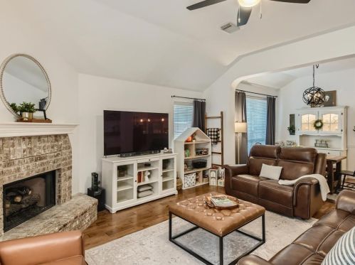 4329 Cyn Gln Cir, Austin TX 78732-2187 exterior