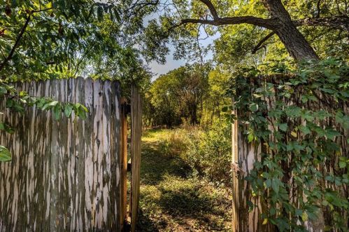 6928 Bay City Bnd, Austin TX 78725-2938 exterior