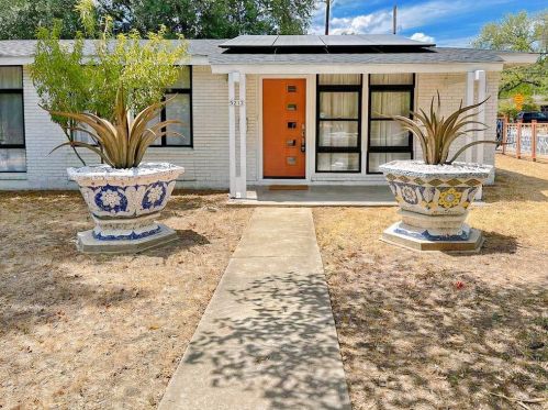 5212 Berkman Dr, Austin TX  78723-3435 exterior