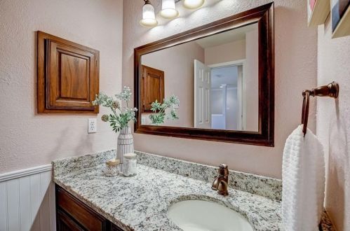 8100 Cahill Dr, Austin TX 78729-6437 exterior