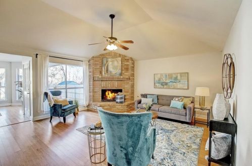 8100 Cahill Dr, Austin TX 78729-6437 exterior