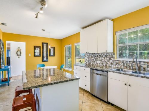 6207 Betty Cook Dr, Austin TX 78723-3313 exterior