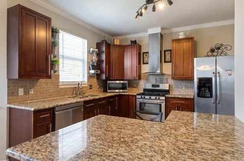 3921 Cyn Gln Cir, Austin TX 78732-2187 exterior