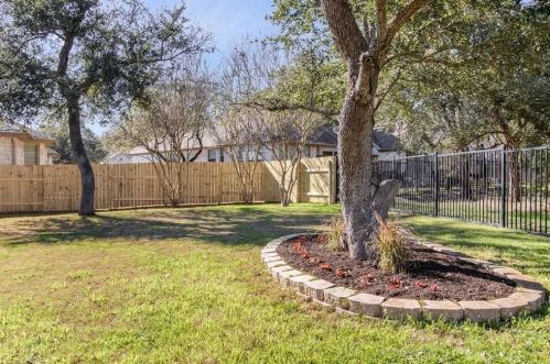 150 Abbott Dr, Austin TX 78737-4536 exterior