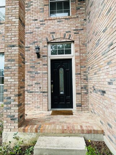 4217 Canyon Glen Cir, Austin TX  78732-2185 exterior