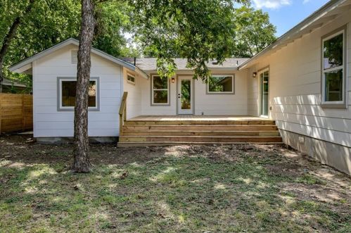 8400 Burrell Dr, Austin TX 78757-7828 exterior