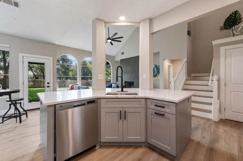 10209 Broomflower Dr, Austin TX 78739-1448 exterior