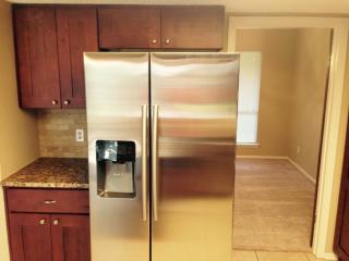 9203 Hazelhurst Dr, Austin TX  78729-3617 exterior