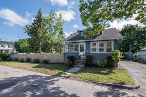 13 Titus Ln, Warwick, RI 02888-2624