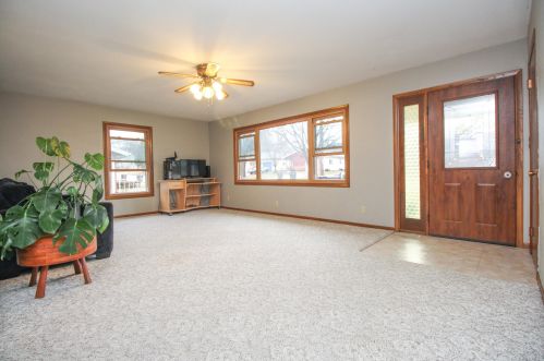 810 Maple St, Horicon, WI 53032-1117