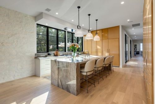 1702 Brookhaven Dr, Austin TX  78704-2747 exterior