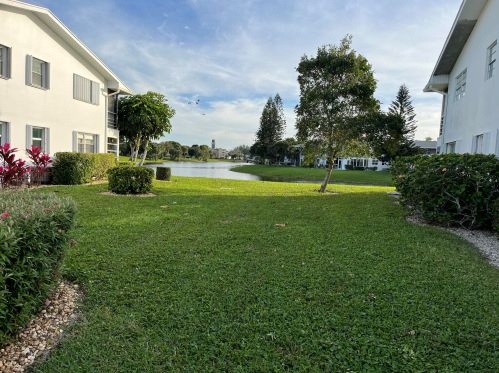 60 Kent D, West Palm Beach FL  33417-1708 exterior