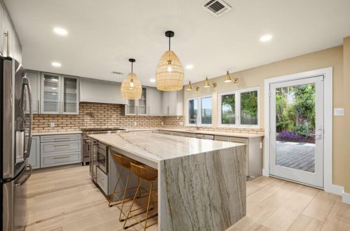 7505 Daugherty St, Austin TX  78757-1701 exterior