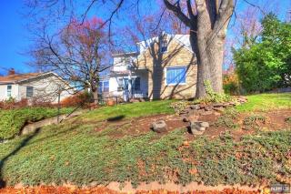 61 Crest Dr, Cresskill, NJ 07626-2240